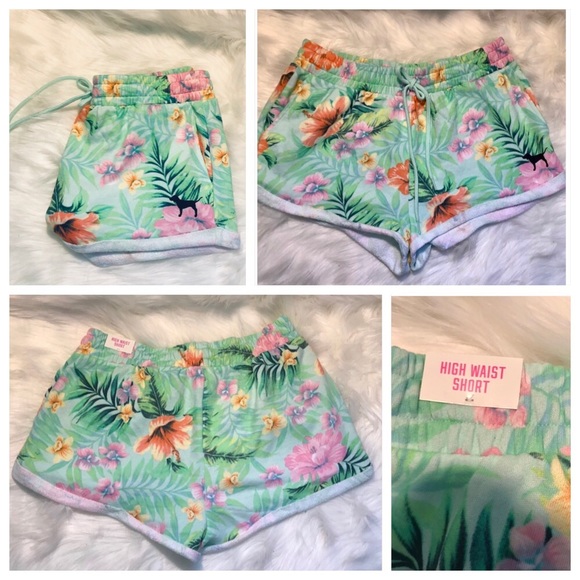 🌺🌴PINK VS Shorts🌺🌴 - Picture 6 of 16